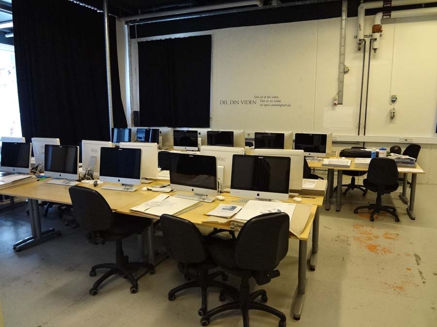 Aula de ordenadores IMac en la escuela de FP de imagen y sonido KTS Copenhague - Dinamarca