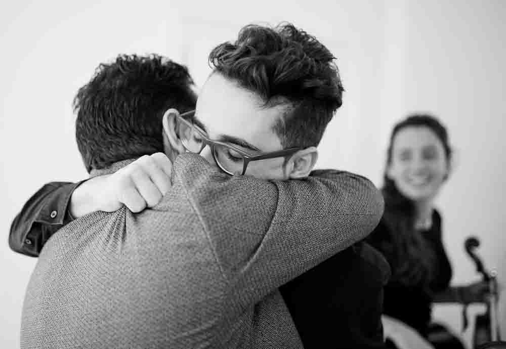 Marc se abraza a su padre Toni