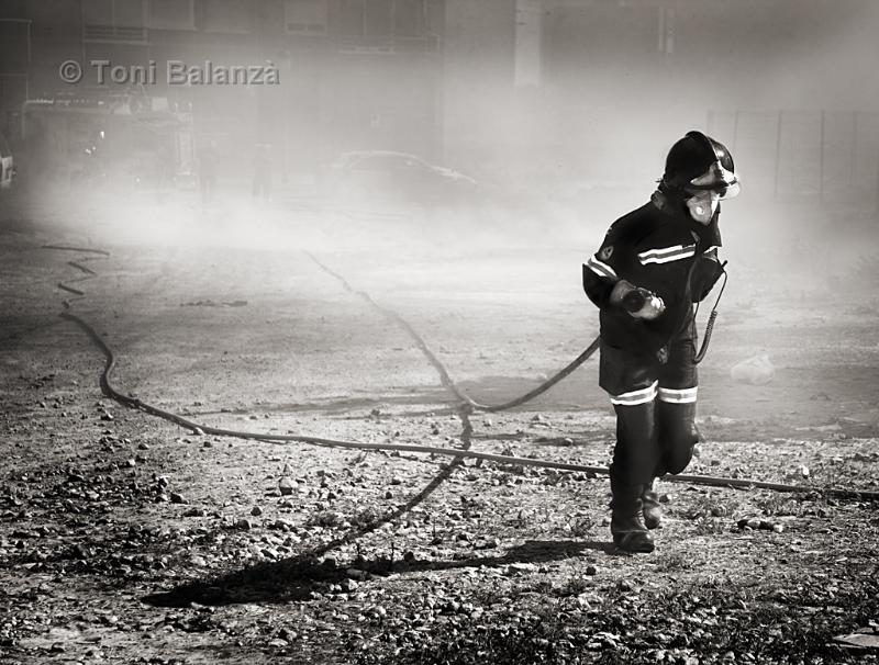 Bombero en el incendio de El Secanet