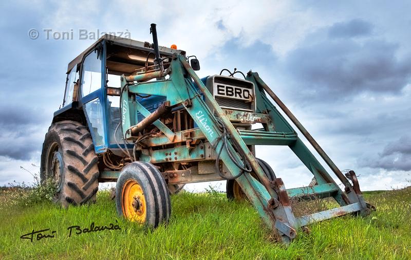 Tractor EBRO en La Gila