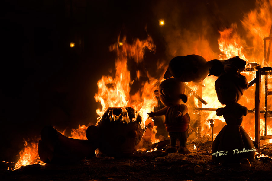 el fuego consume la falla infantil 2012