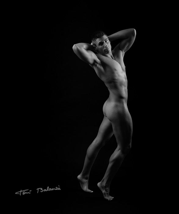 José León 186 nude art in black and white