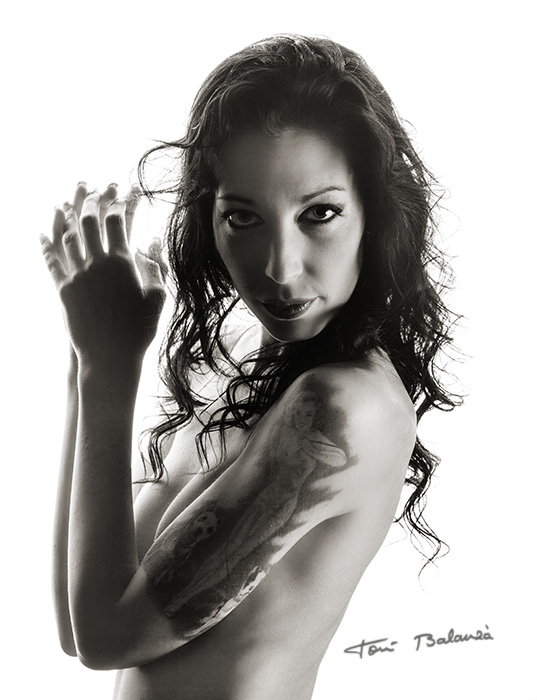 Retrato boudoir sesión erótica blanco y negro
