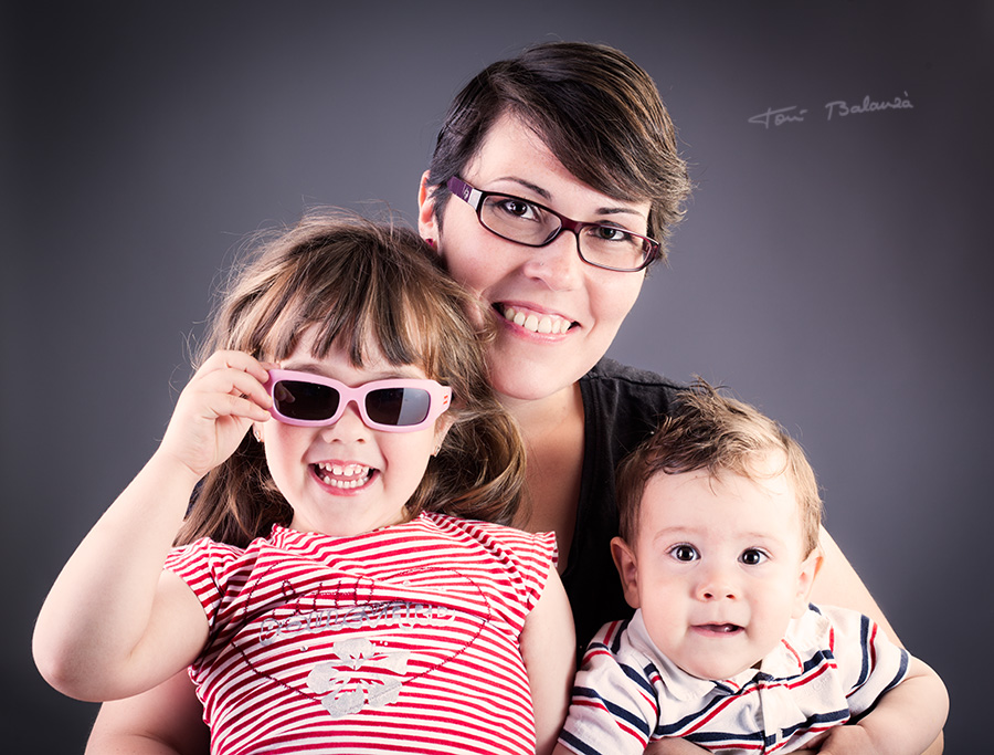 Vanessa y su hija con jafas de optica benimamet