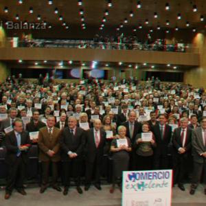 Mi record de personas fotografiadas en 3D en una sola foto - Entrega del premio Comercio Excelente a mi esposa Ana por parte del President de la Generalitat Valenciana.