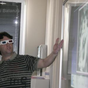 Toni Balanzà explicando el 3D - Gracias a mi compañera Elena tengo esta foto impartiendo un taller de fotos en 3D. Parece que ha gustado mucho este taller.