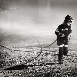 Bombero en el incendio de El Secanet - Se incendió El Secanet en Benimàmet