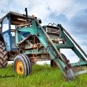 Tractor EBRO en La Gila - 